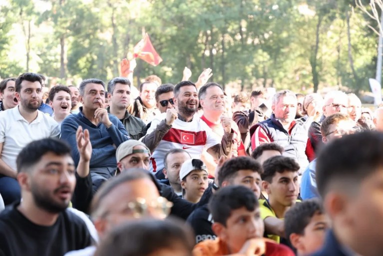 Kağıthane'de milli maç coşkusu