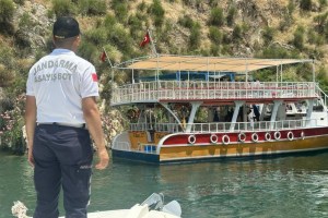 Halfeti’de Tur Teknesi Arızası!
