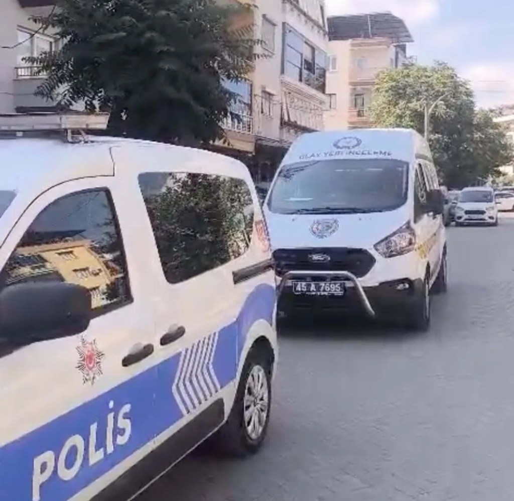 Manisa'da boşanma aşamasındaki eşini vurdu!