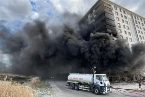 Şanlıurfa’da İnşaat Malzemeleri Satışında Yangın!