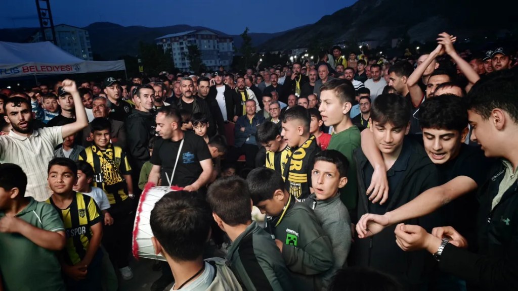 Bitlis Spor 3. Lig'e Yükseldi, Taraftar Coştu!