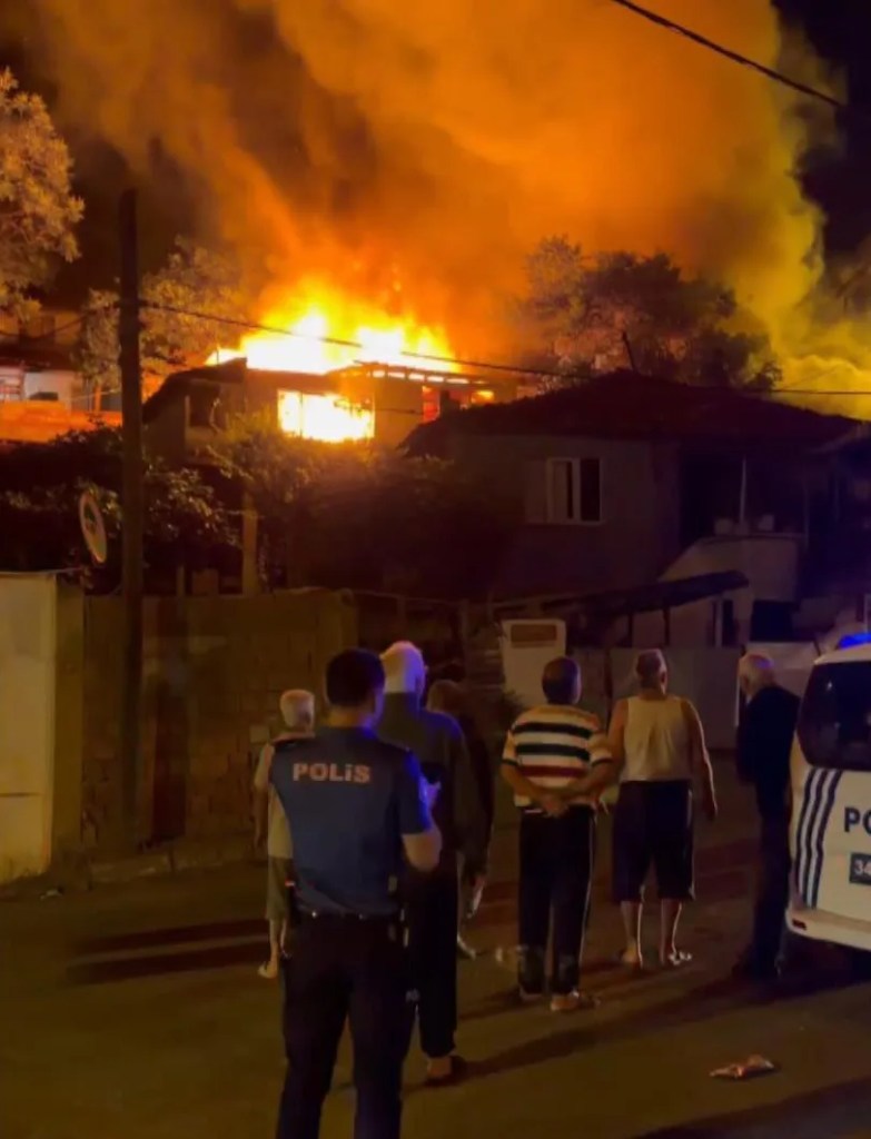 Gaziosmanpaşa'da Gecekondu Yangını!