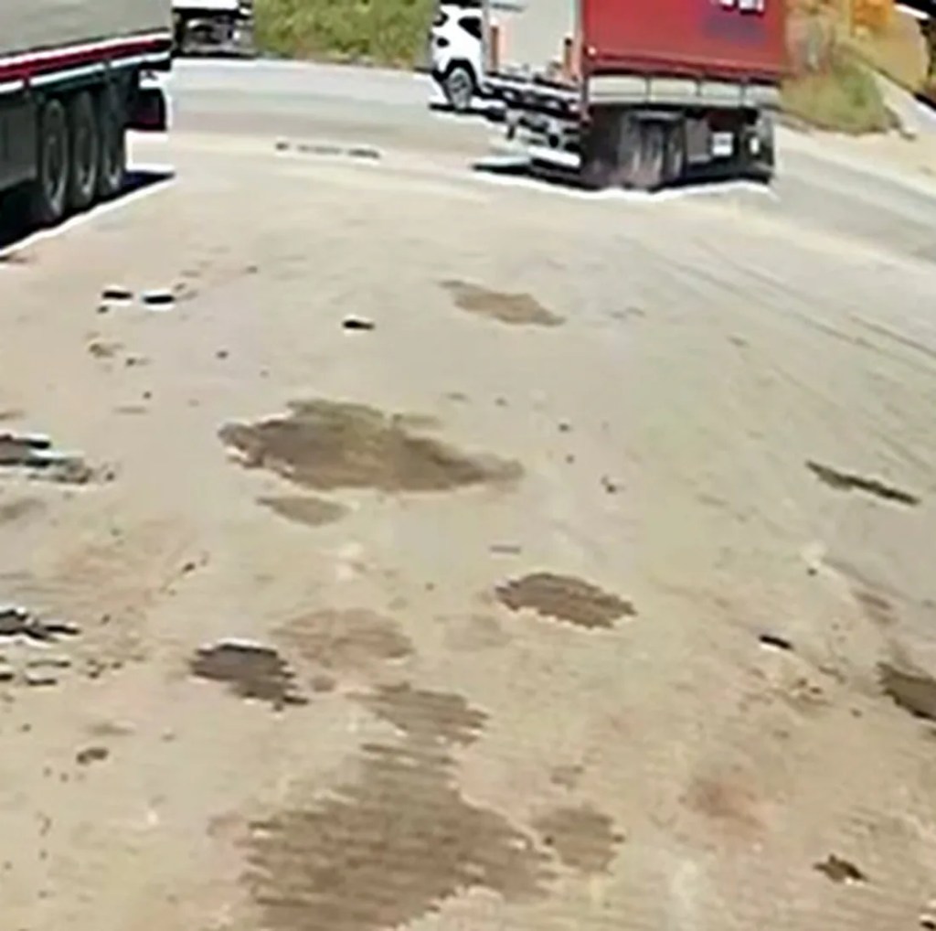 Edirne'de kavşakta otomobil ve TIR çarpıştı!