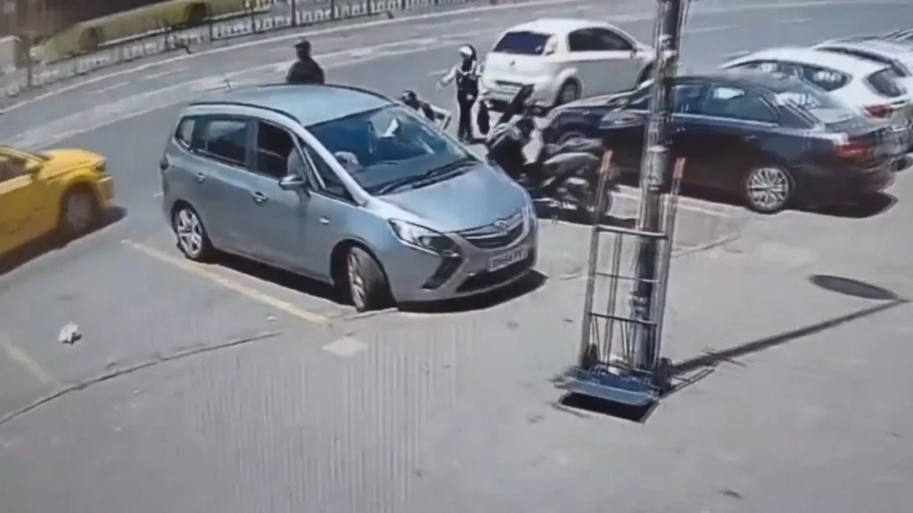 Fatih'te Rumen turistin çantası çalındı!