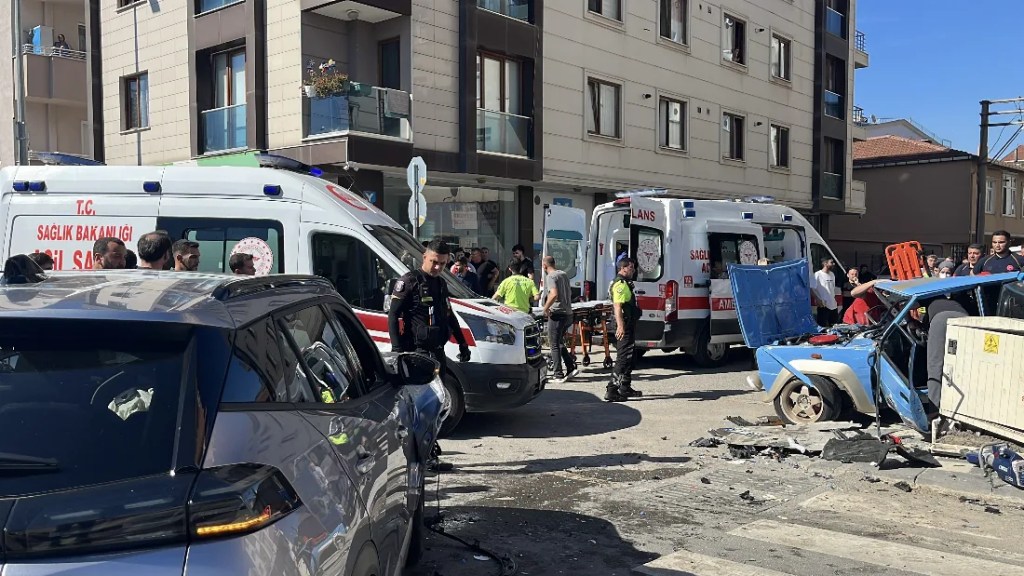 Darıca'da otomobil ciple çarpıştı!