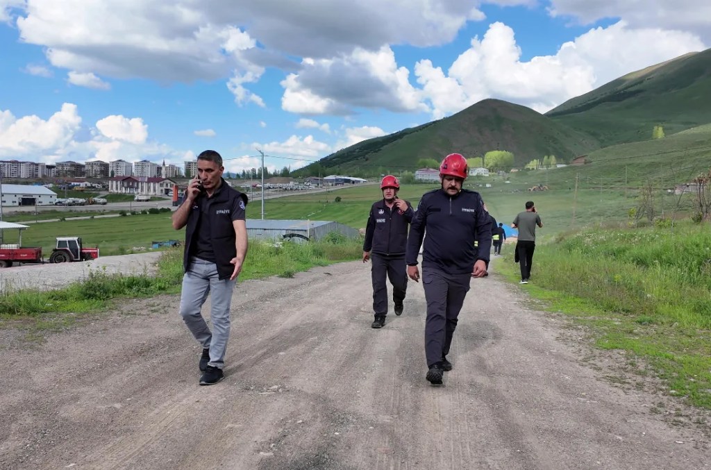 Erzurum'da sulama kanalına düşen çocuk kurtarıldı!