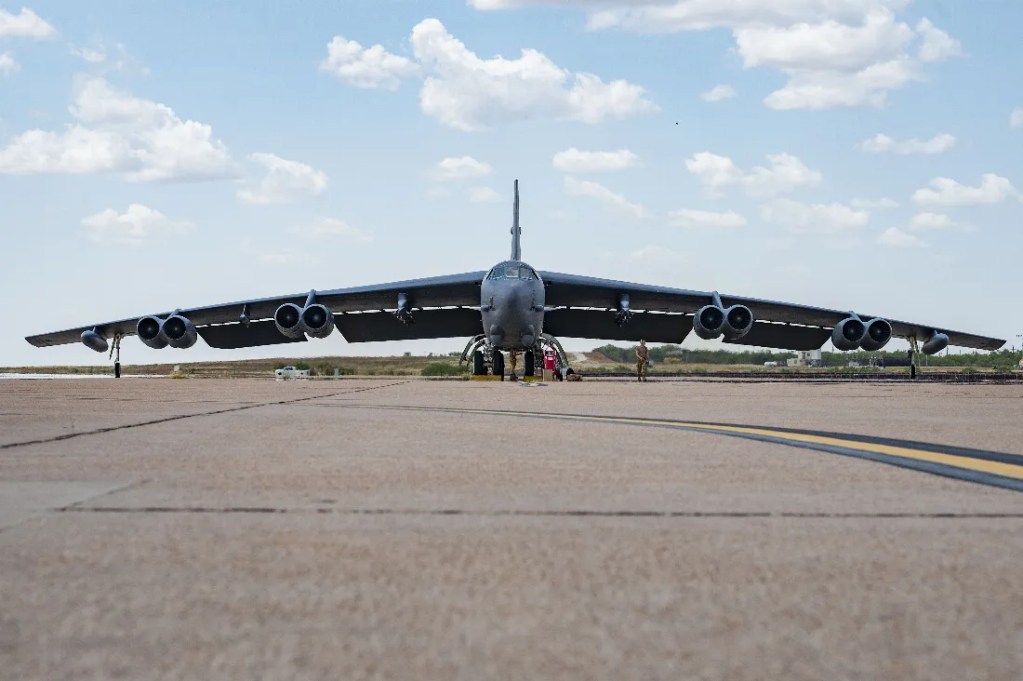 ABD'de B-52 uçağı düştü, 8 kişi yaşamını yitirdi