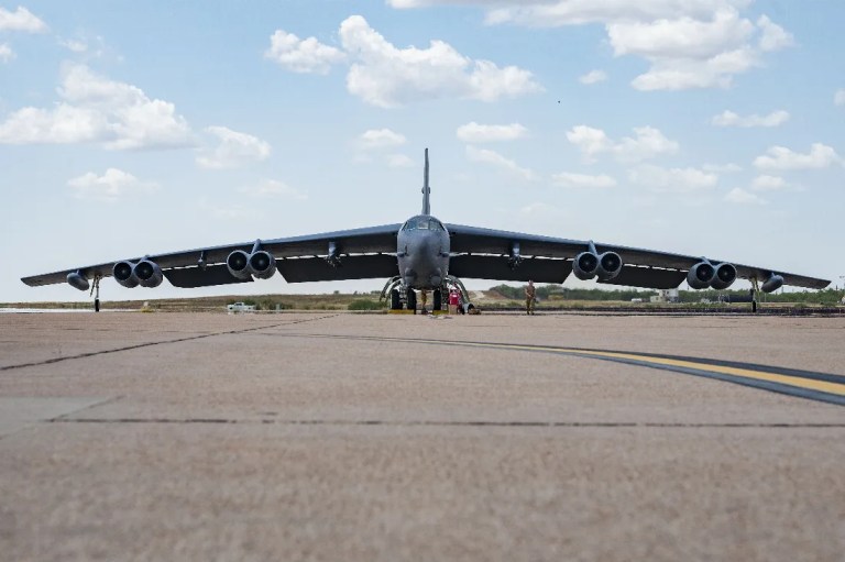 ABD'de B-52 uçağı düştü, 8 kişi yaşamını yitirdi