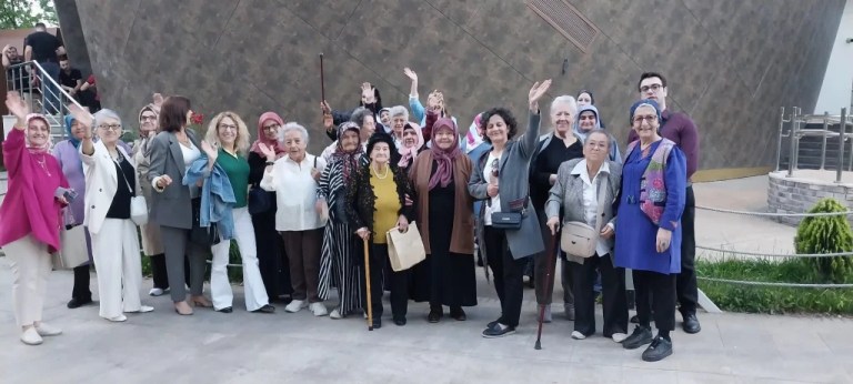 Artvinli Kadınlardan Anlamlı Vefa Ziyareti